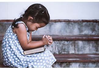 Young girl praying