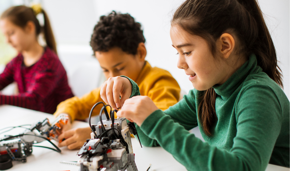 Students making robotics