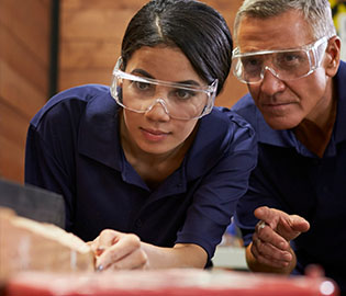 Employer working with co-op students